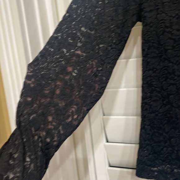 Chico’s Size 2, same as a 12/14, Black Lace Long Sleeve Top. - Picture 4 of 7